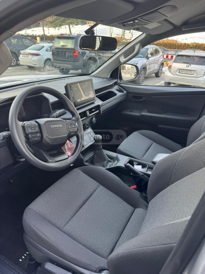 Toyota QH — миниатюра 7