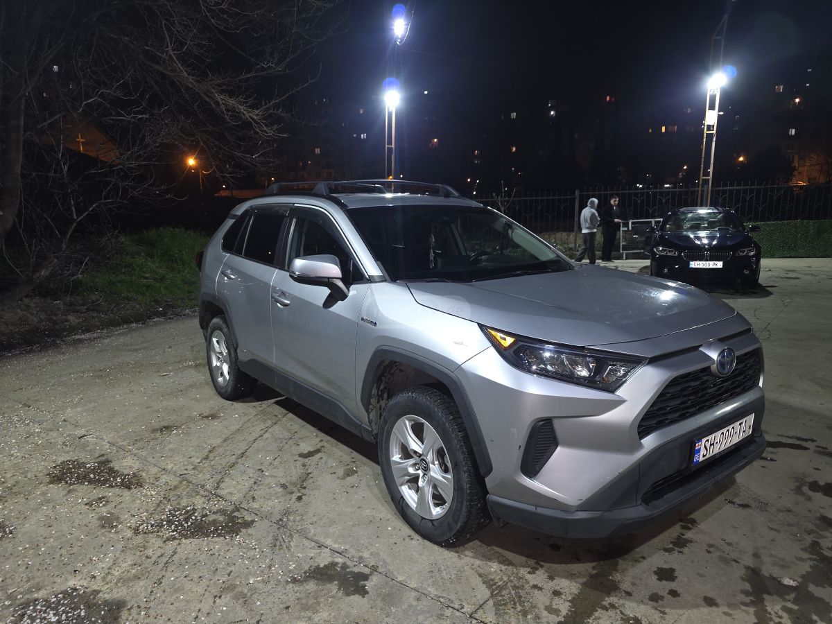 Toyota RAV 4 - фото 1
