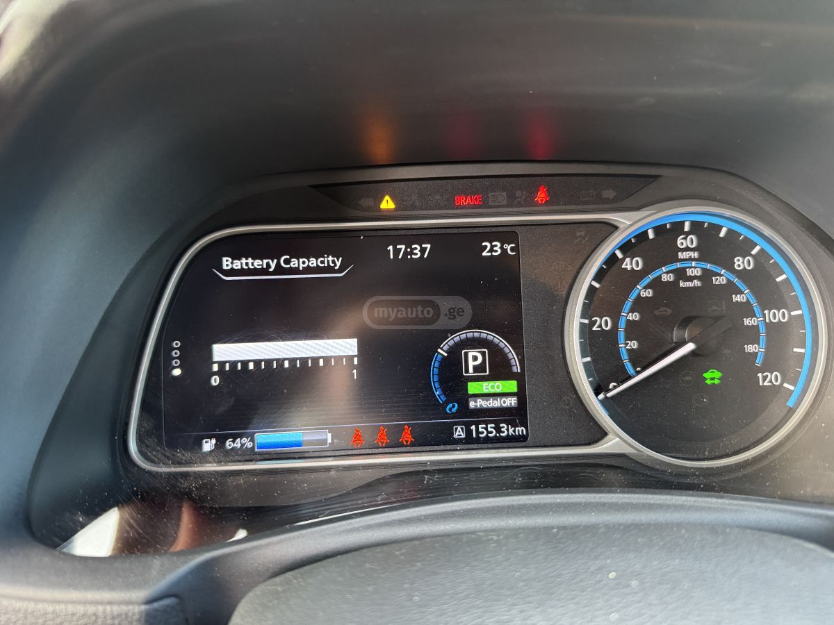 Nissan Leaf - фото 1