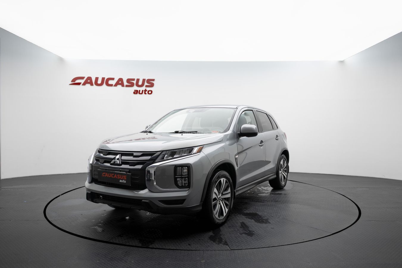 Mitsubishi Outlander - фото 1