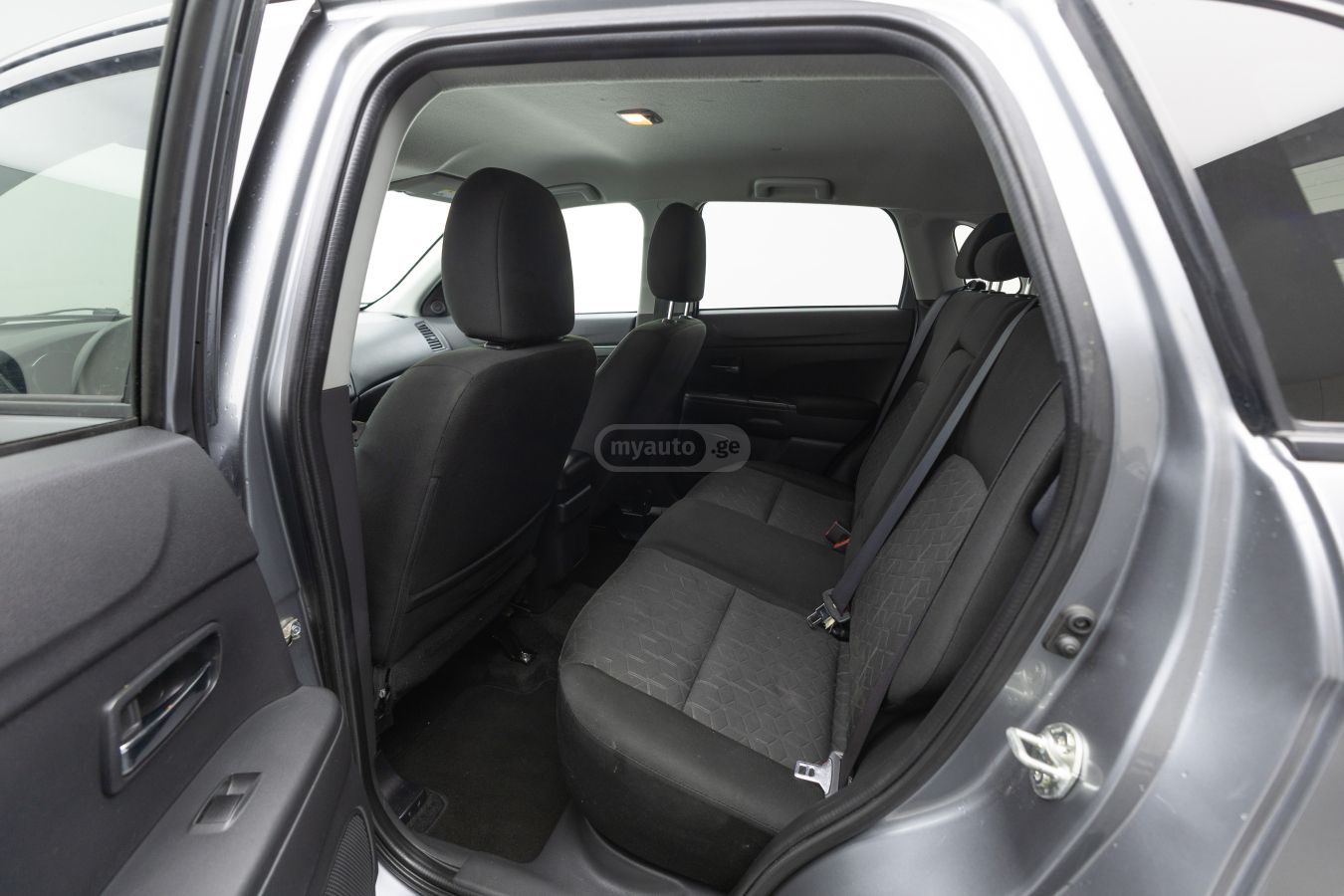 Mitsubishi Outlander - фото 8