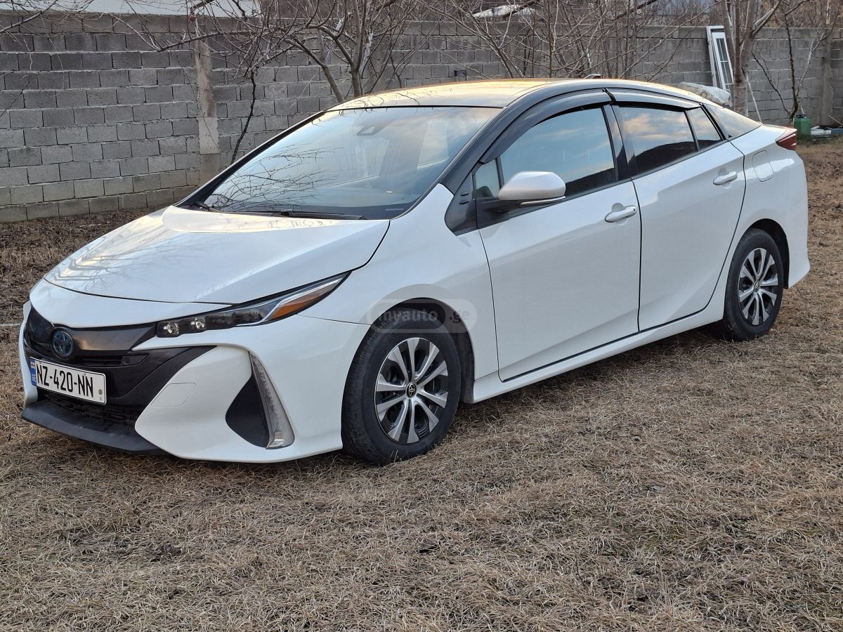 Toyota Prius Prime 2021 — миниатюра 2