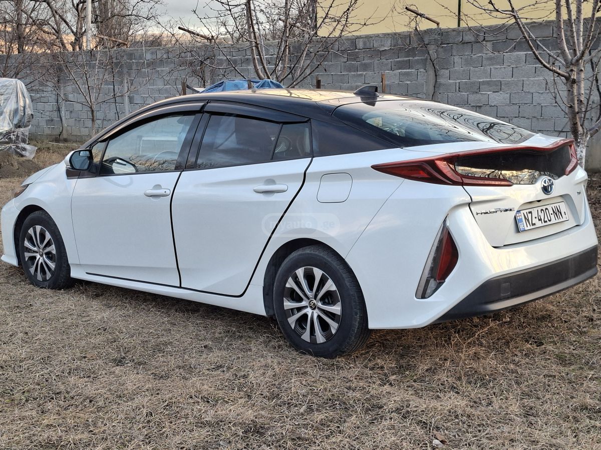 Toyota Prius Prime 2021 — миниатюра 3