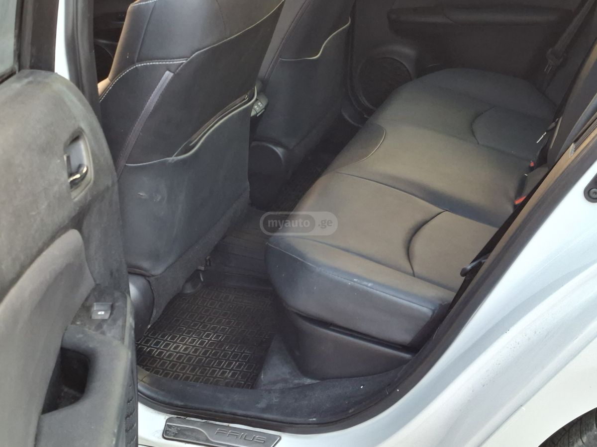 Toyota Prius Prime 2021 — миниатюра 7