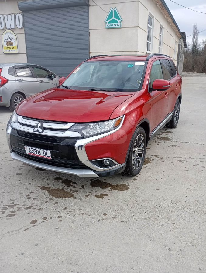 Mitsubishi Outlander - фото 1