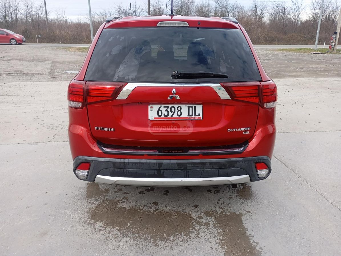 Mitsubishi Outlander - фото 2