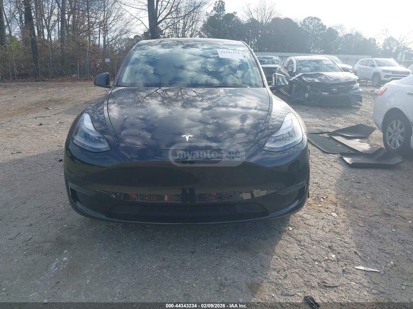 Tesla Model Y - фото 2