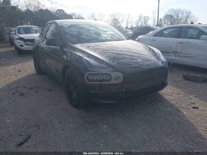 Tesla Model Y - фото 3