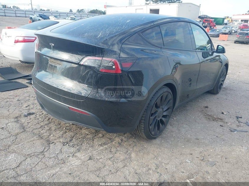 Tesla Model Y - фото 5