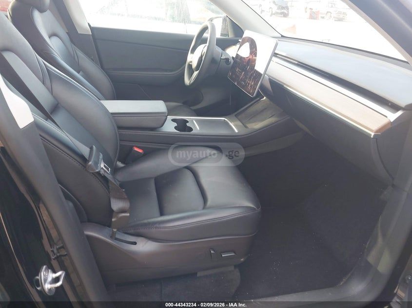 Tesla Model Y - фото 6