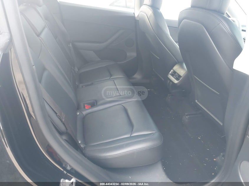 Tesla Model Y - фото 9