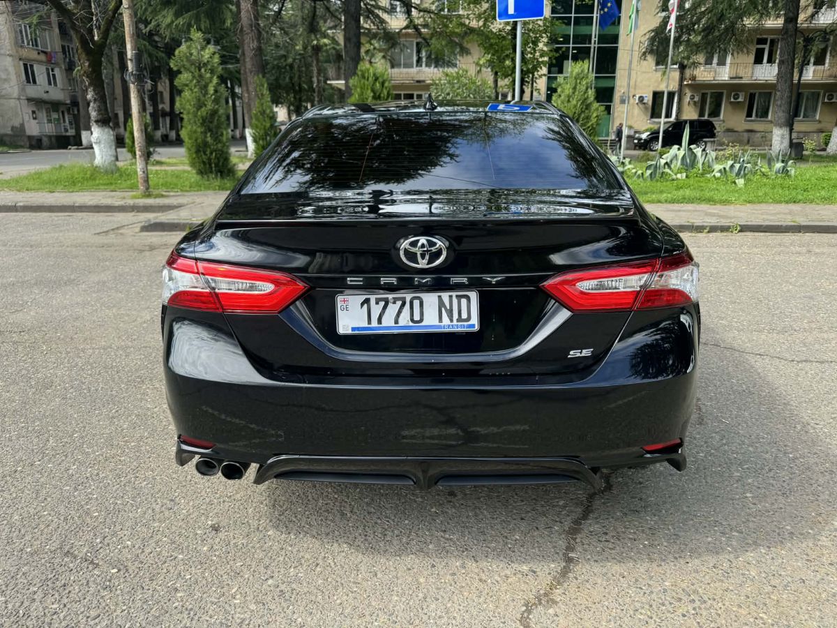Toyota Camry - фото 2