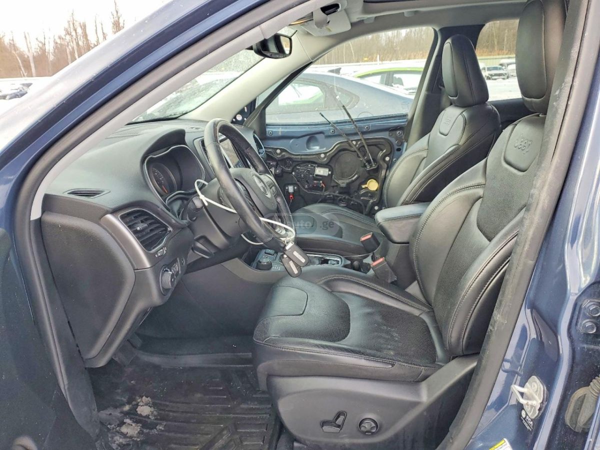 Jeep Cherokee - фото 7