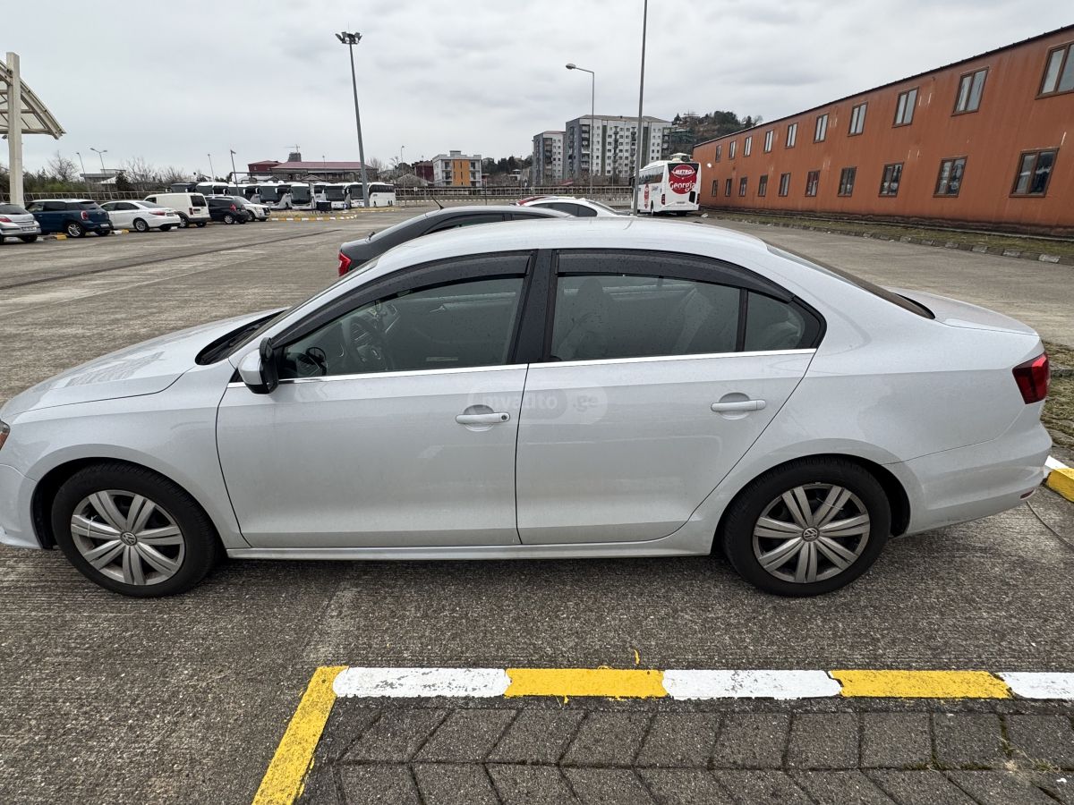 Volkswagen Jetta - фото 4