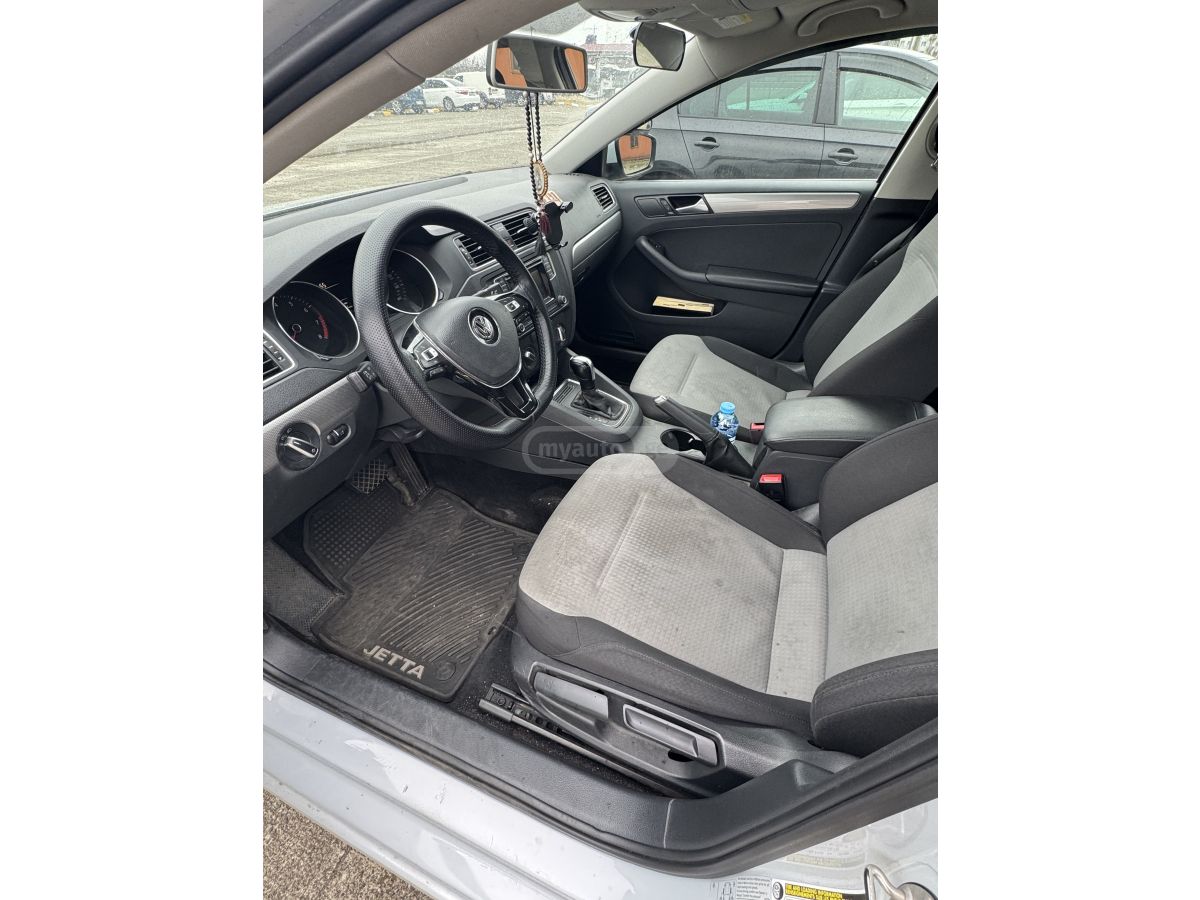 Volkswagen Jetta - фото 5