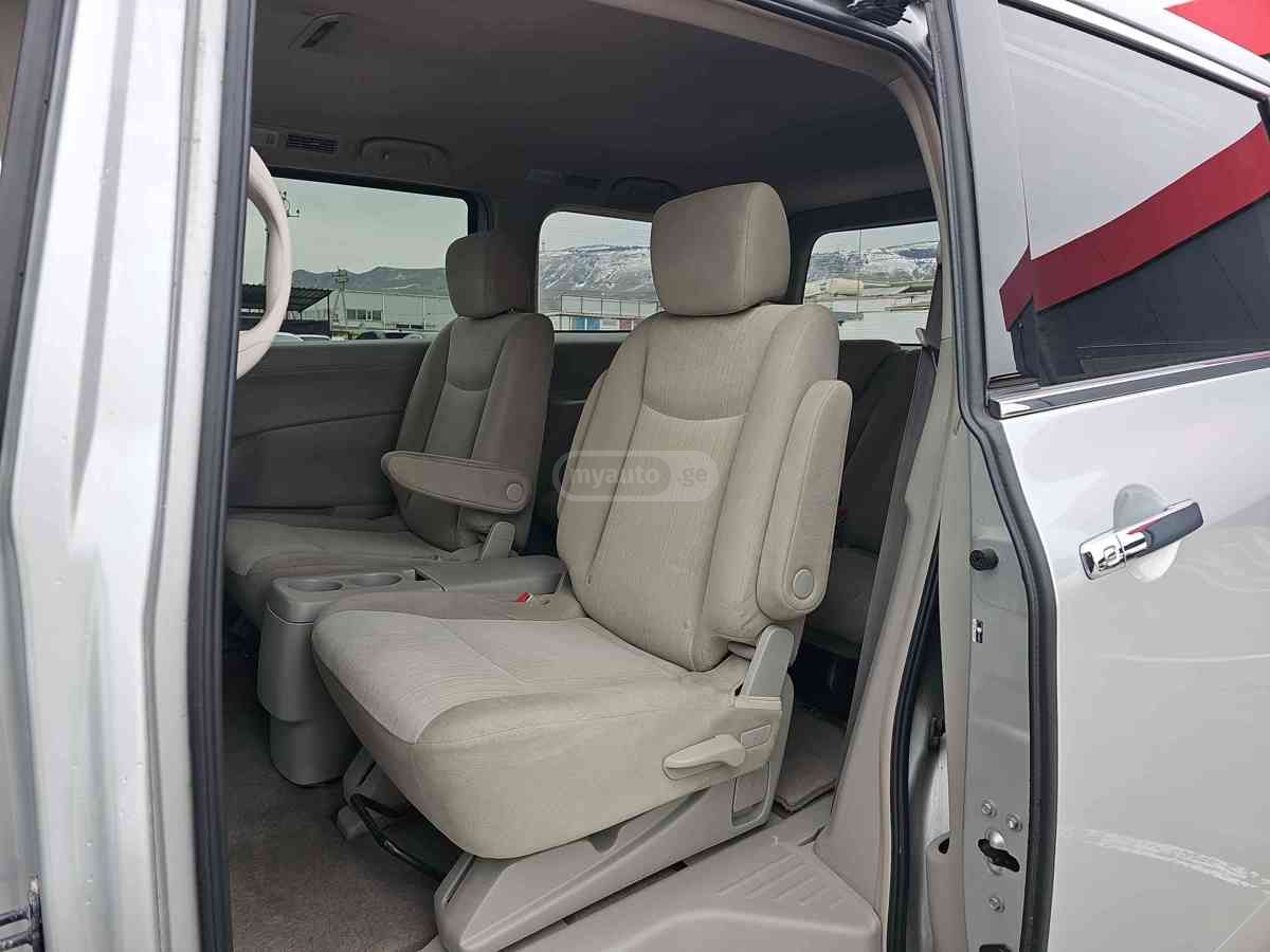 Nissan Quest - фото 8