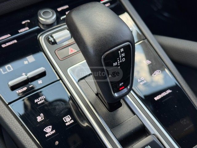 Porsche Cayenne - фото 13