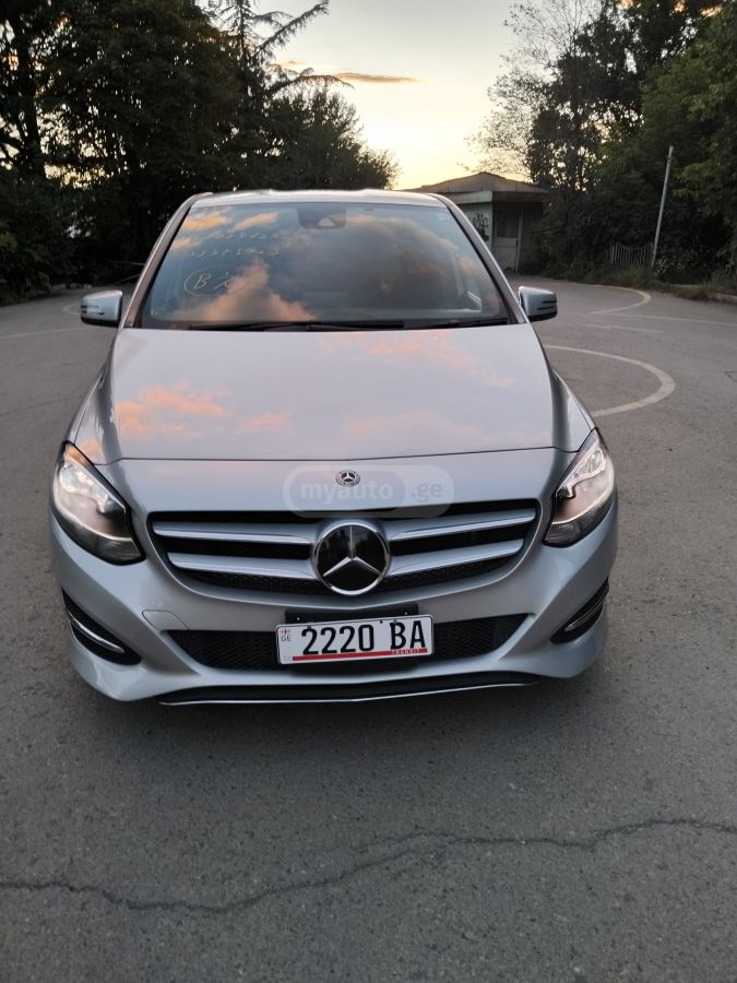 Mercedes-BenzB 1802017