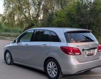 Mercedes-BenzB 1802017