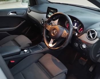 Mercedes-BenzB 1802017
