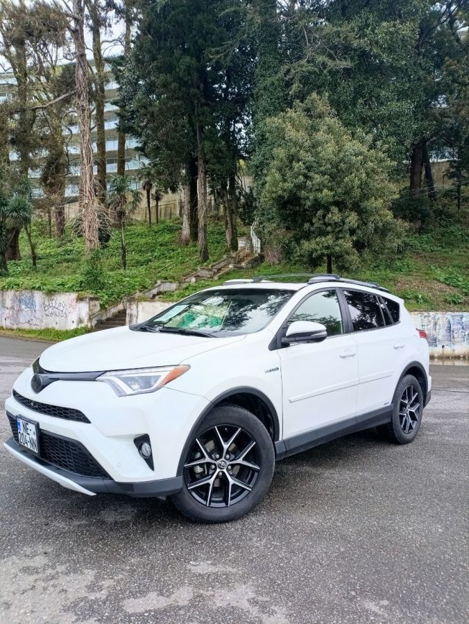 Toyota RAV 4 - фото 1