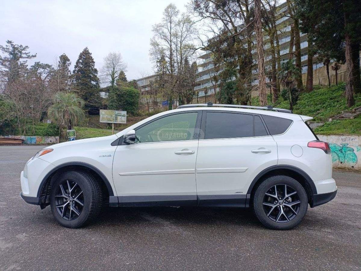 Toyota RAV 4 - фото 2