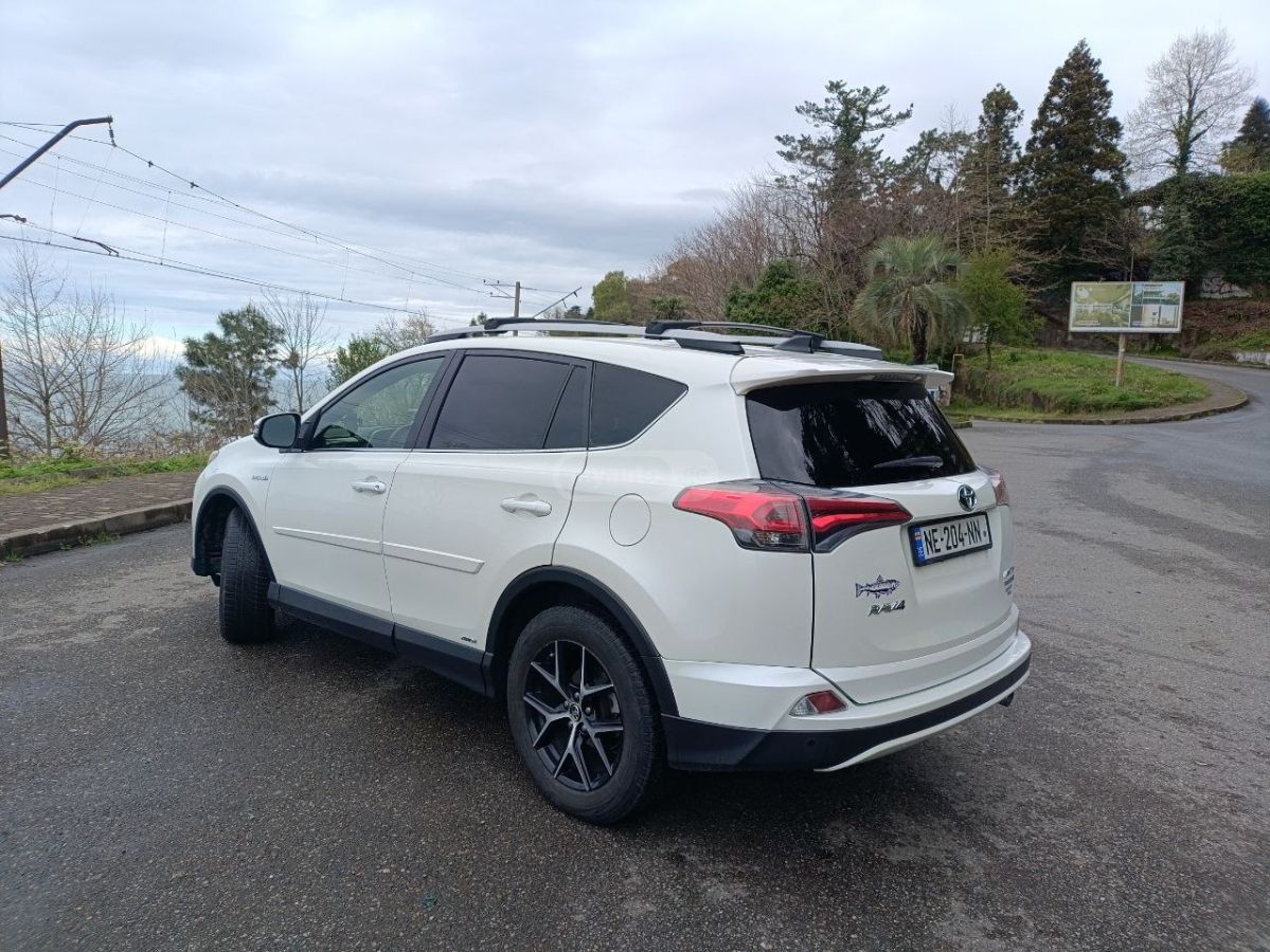 Toyota RAV 4 - фото 3