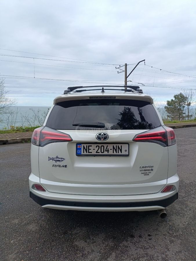 Toyota RAV 4 - фото 4