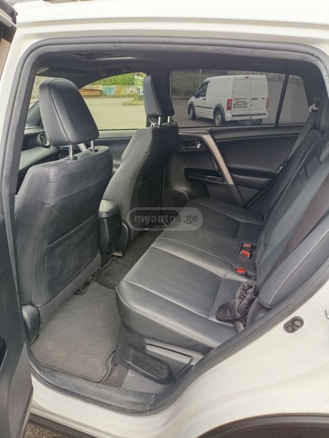 Toyota RAV 4 - фото 8