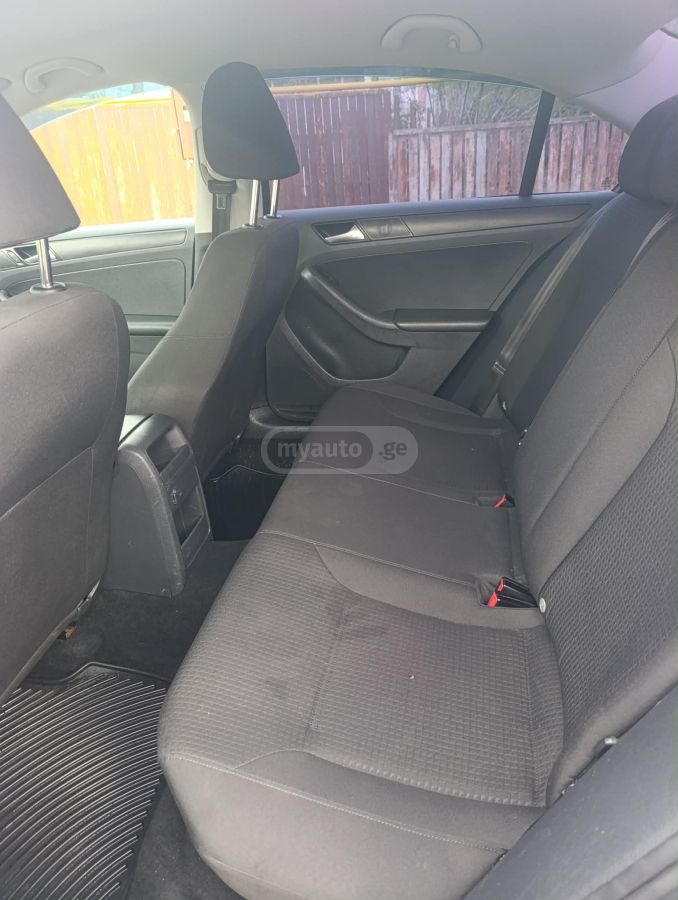 Volkswagen Jetta - фото 4