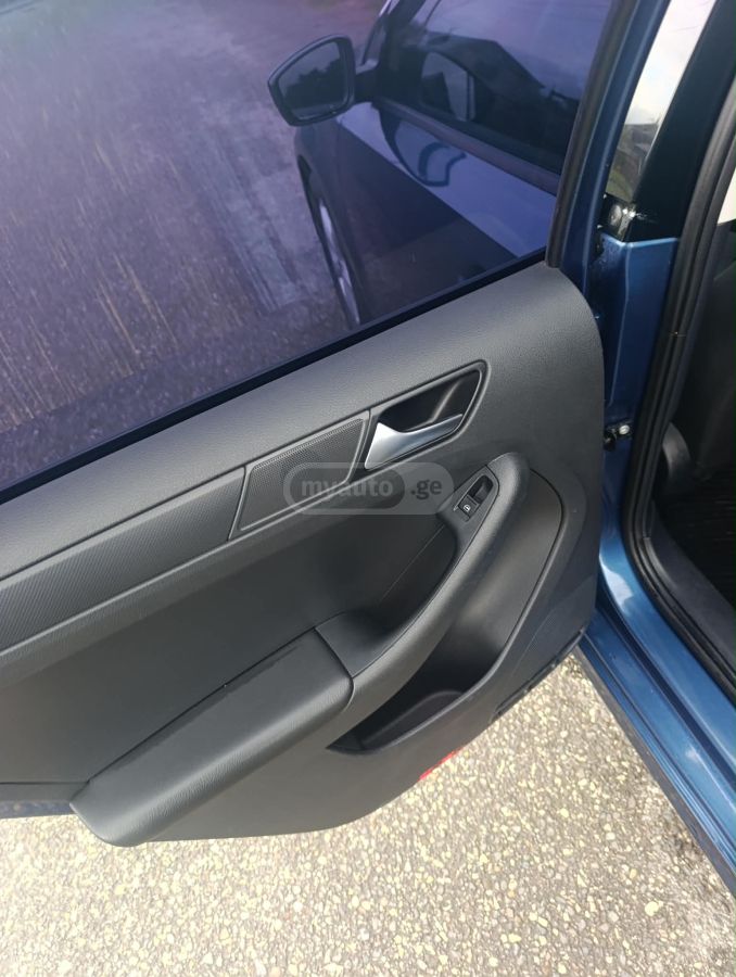 Volkswagen Jetta - фото 8