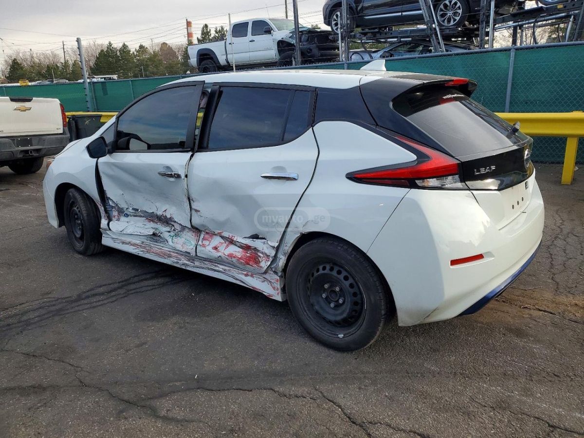 Nissan Leaf - фото 2