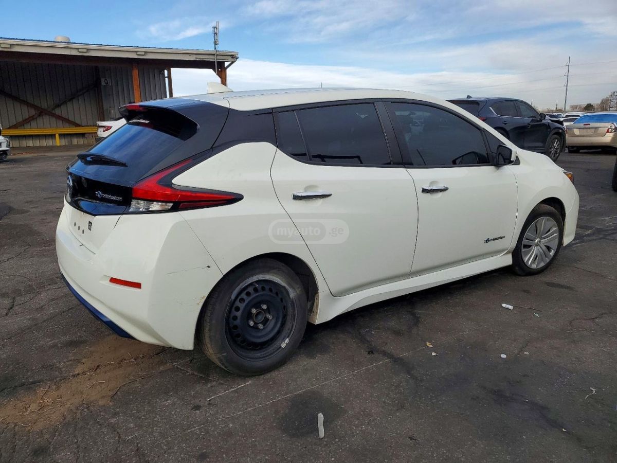 Nissan Leaf - фото 3