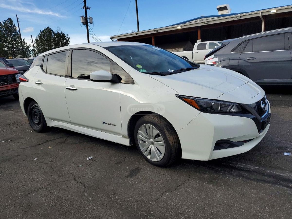 Nissan Leaf - фото 4