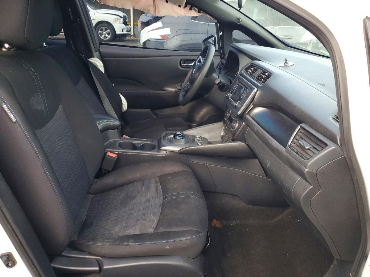 Nissan Leaf - фото 7