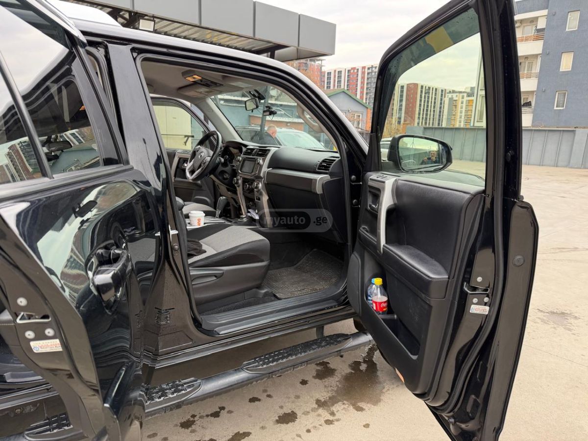 Toyota 4 Runner - фото 3