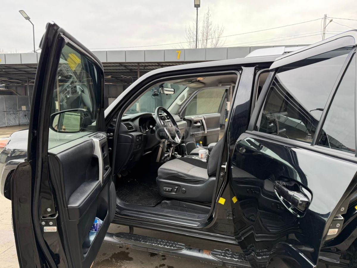 Toyota 4 Runner - фото 6