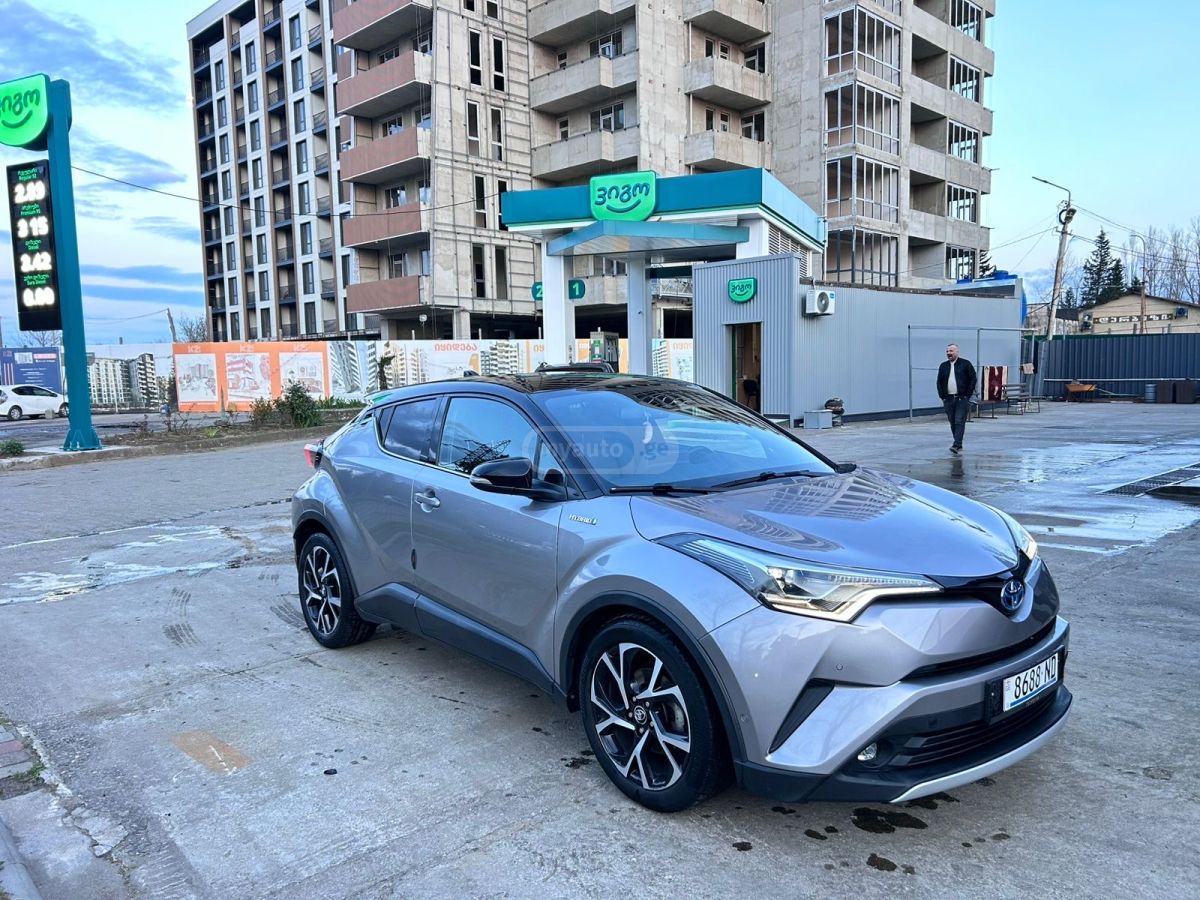 Toyota CHR - фото 1