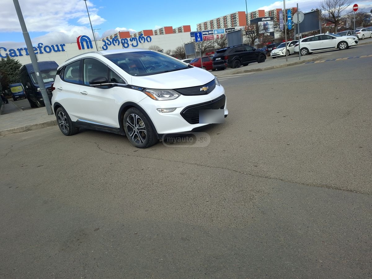 Chevrolet Bolt EV - фото 1