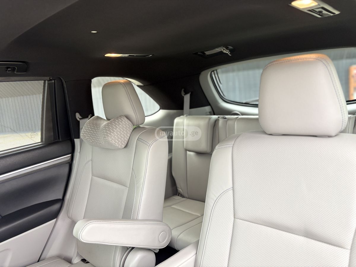 Toyota Highlander - фото 2