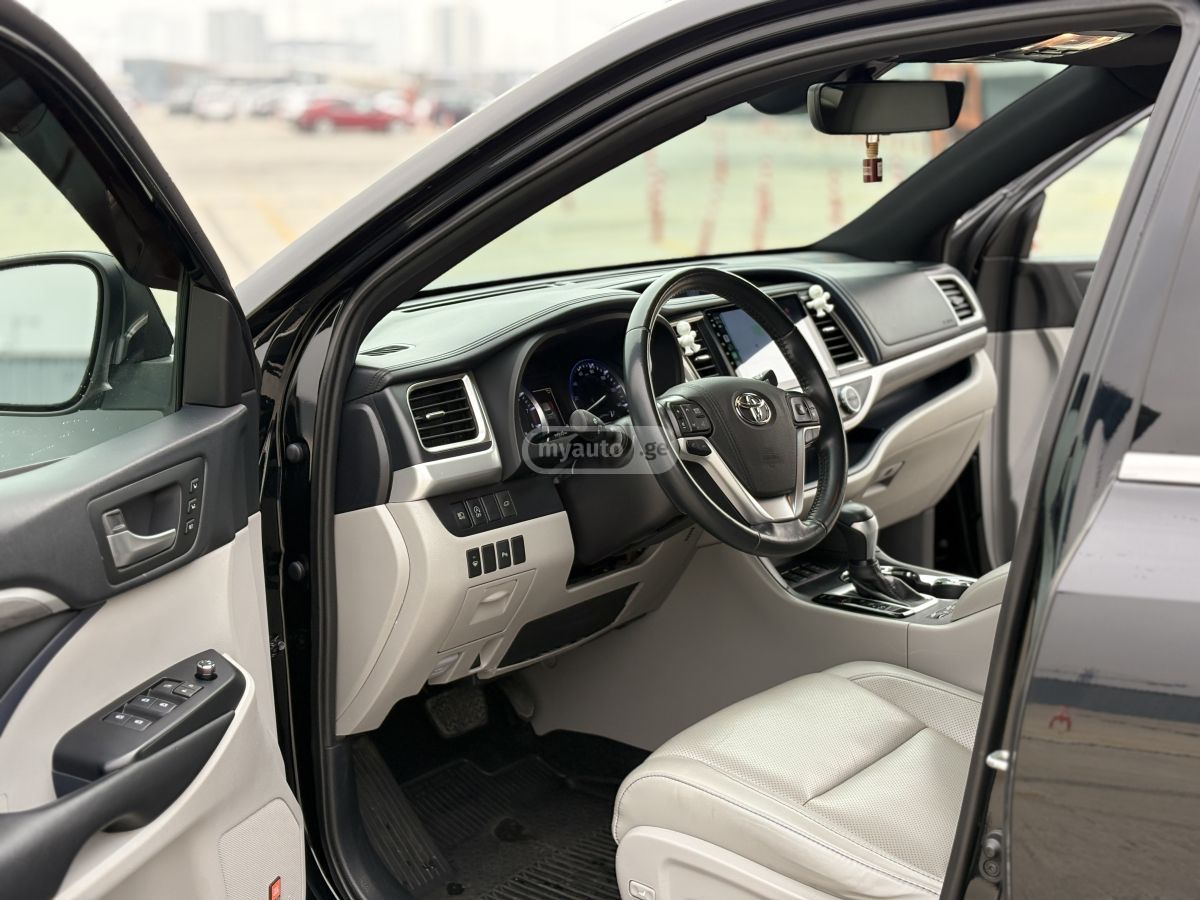 Toyota Highlander - фото 3