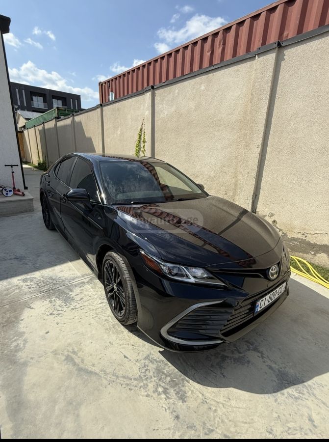 Toyota Camry - фото 1