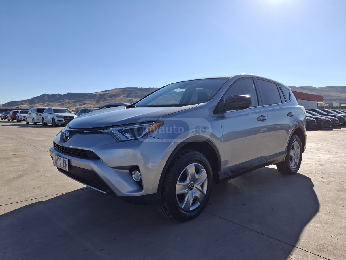 Toyota RAV 4 - фото 1