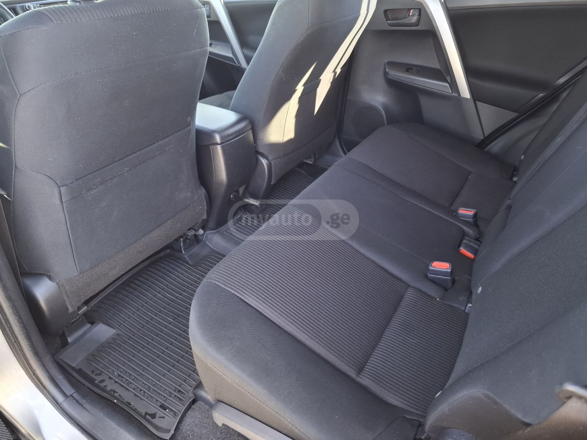 Toyota RAV 4 - фото 14