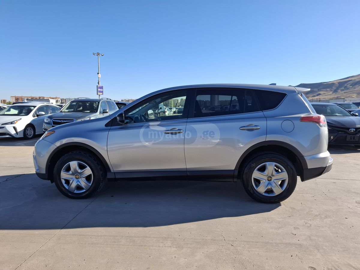 Toyota RAV 4 - фото 4