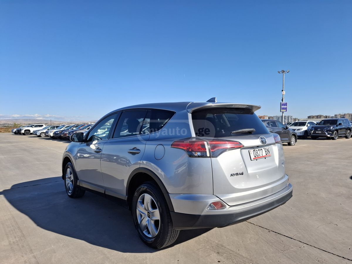 Toyota RAV 4 - фото 6