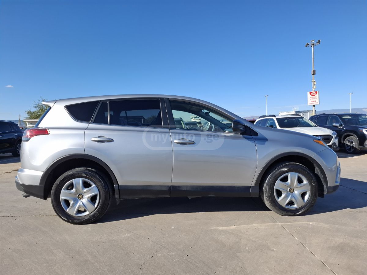 Toyota RAV 4 - фото 8