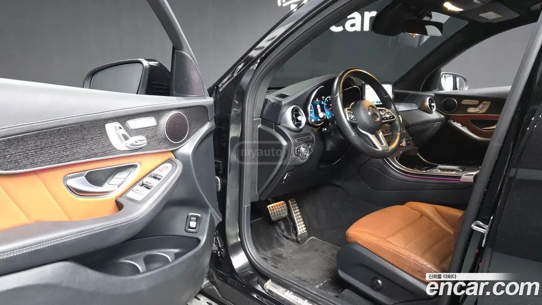 Mercedes-Benz GLC 63 AMG 2021 — миниатюра 10