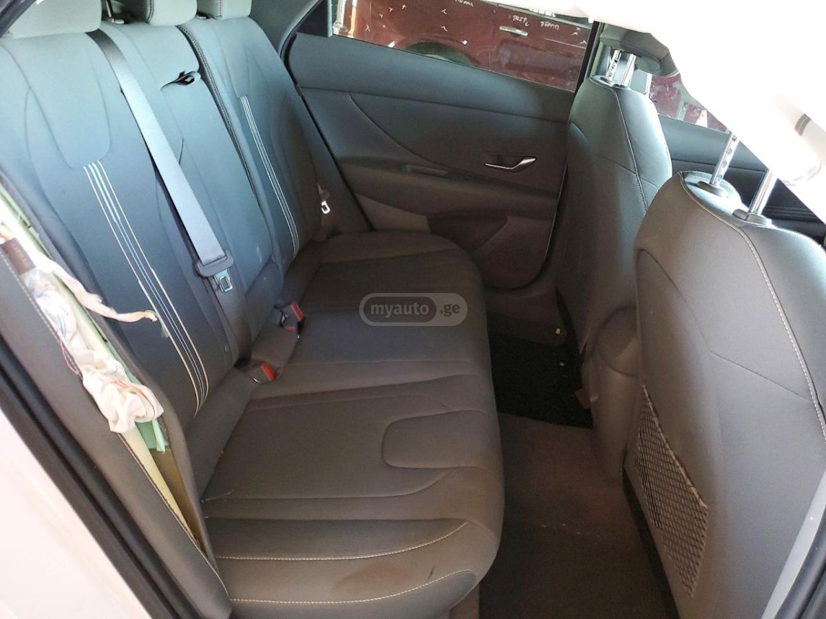 Hyundai Elantra - фото 10