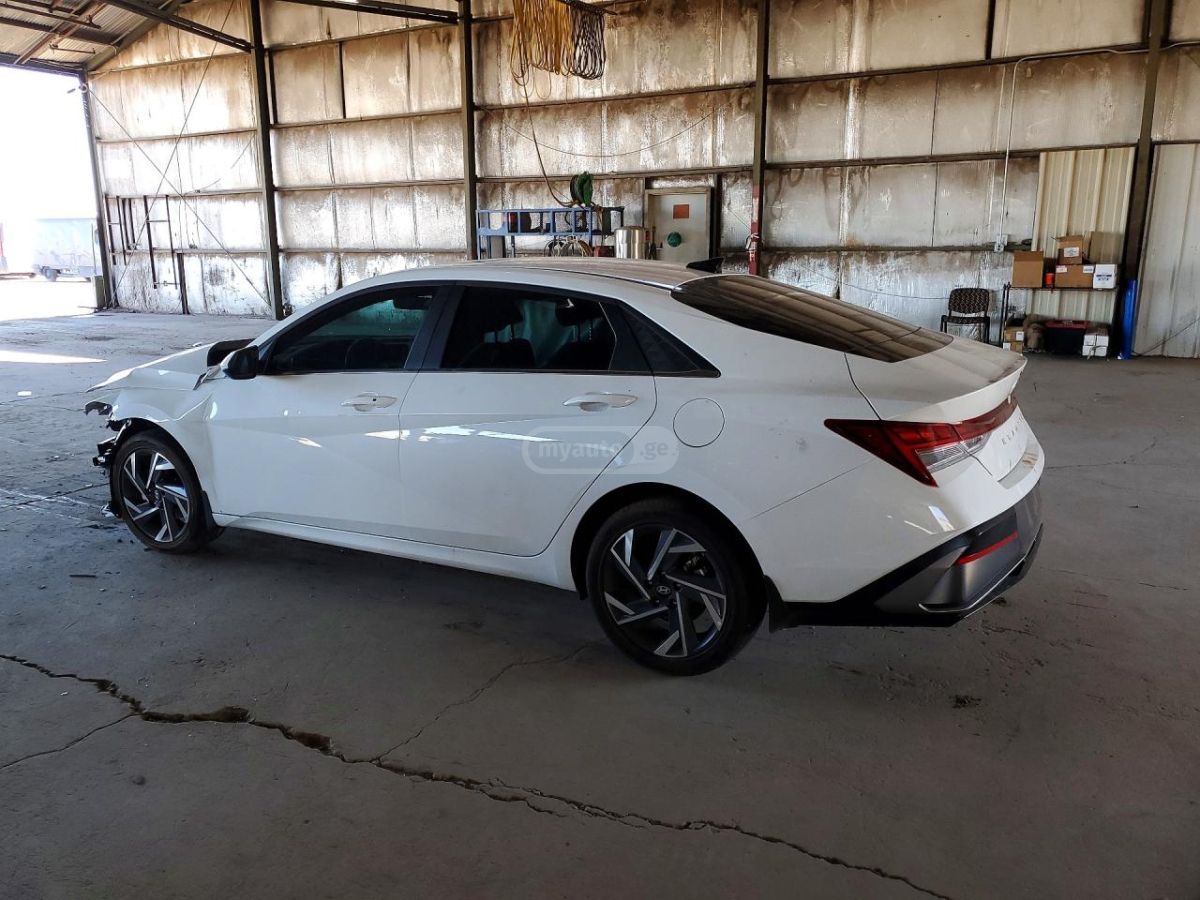 Hyundai Elantra - фото 2